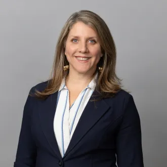 Retrato de Rachel Pearl, directora del Departamento de Servicios Humanos del Condado de Multnomah.