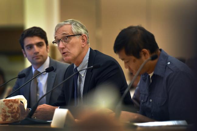 Mayor Hales (center), along with Sustainability director John Wasiutynski (left) and Douglas Tsoi (right) 