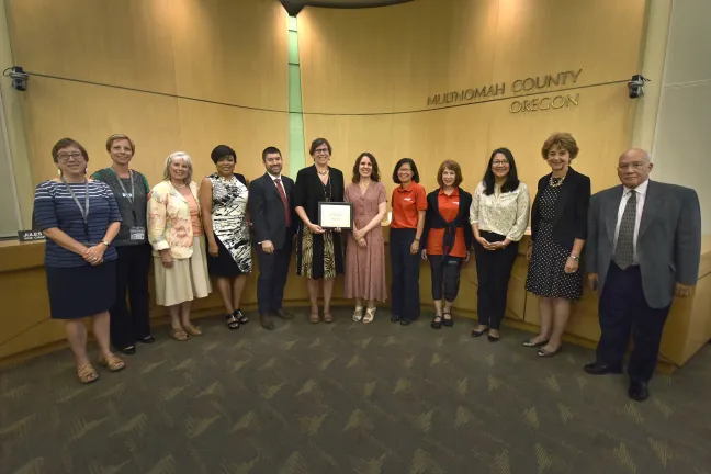 Acción de la junta directiva para personas mayores