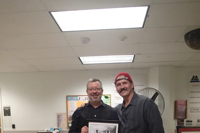 Thane King poses with artist Bret Pruett.