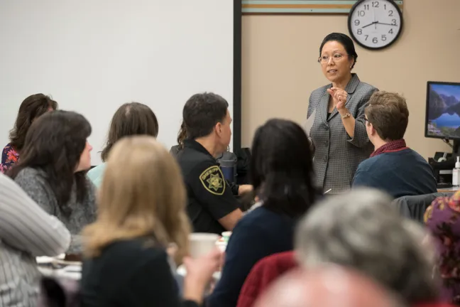 La comisionada Lori Stegmann está promoviendo la importancia del Censo 2020.