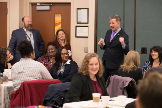 El representante Rob Nosse