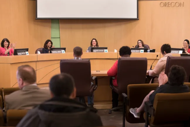 La Junta de Comisionados reconoce abril como el Mes de la Segunda Oportunidad para aquellos que se reincorporan a la sociedad después de estar encarcelados.