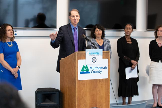 Wyden e-cigarette press conference