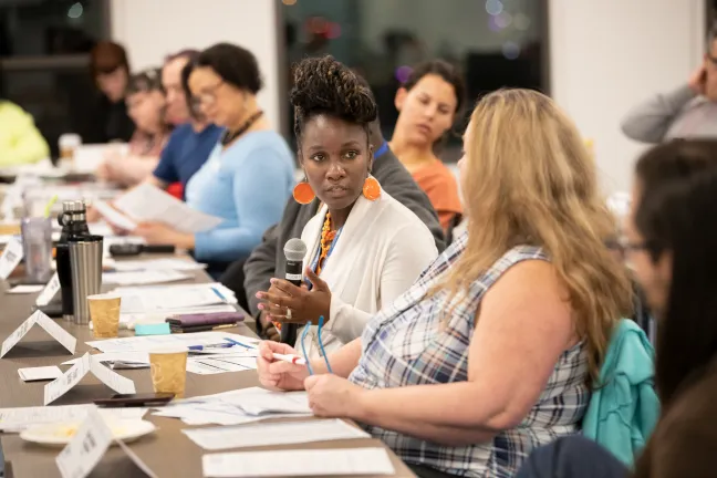 Tasha Wheatt-Delancy, entonces directora interina de Servicios Clínicos Integrados, habla durante una reunión del Consejo de Salud Comunitario en febrero de 2020.