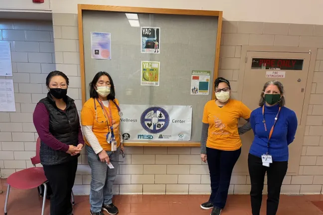 Comisionado Stegmann en Benson Polytechnic High.