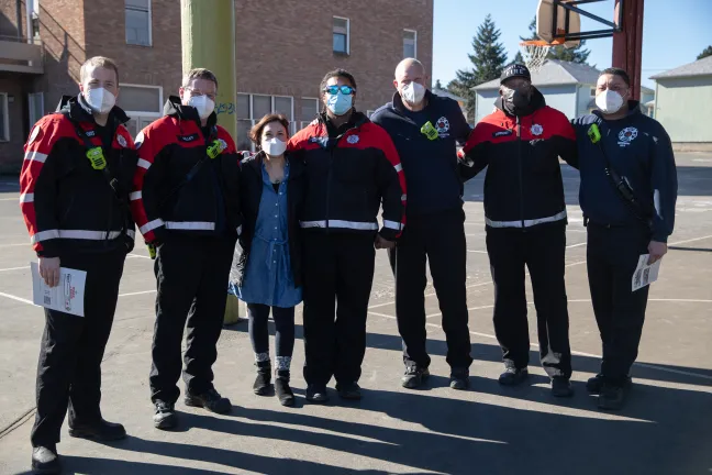 El comisionado Vega Pederson en la gira Word is Bond del 12 de febrero.