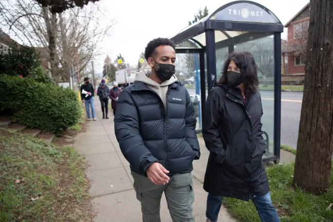 El comisionado Meieran en la gira Word is Bond del 21 de febrero.