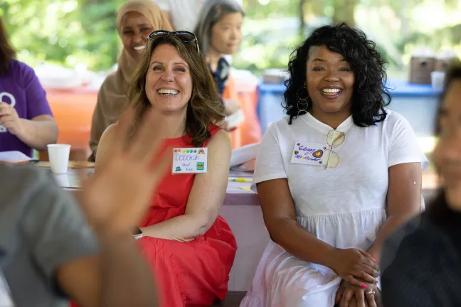 La presidenta de Multnomah, Deborah Kafoury, y la directora del Departamento de Salud, Ebony Clarke