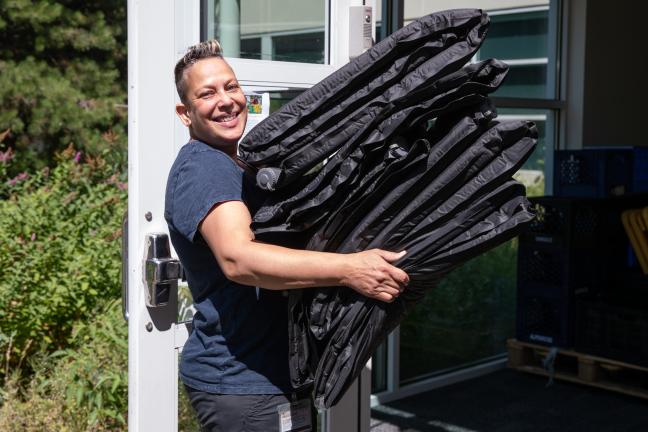 Brenda Trinidad, a case manager for DCHS Aging, Disability and Veterans Services, helps set up a cooling shelter on July 26, 2022