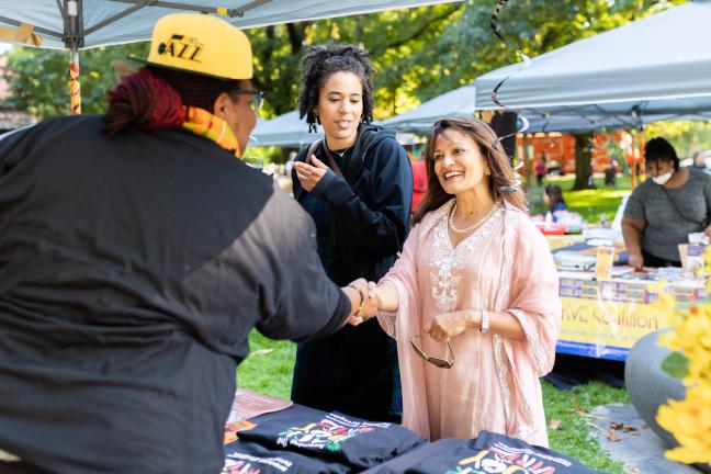 Commissioner Susheela Jayapal shakes hands with vendor 