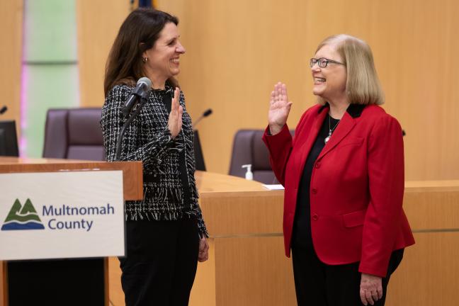 Former Chair Deborah Kafoury administers the oath of office to Commissioner Diane Rosenbaum