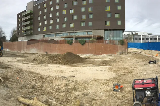 Continúan los trabajos de excavación y construcción de la nueva sede de Salud.