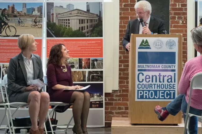 Co-chair of Senate Ways and Means Committee Richard Devlin speaks to Chair Deborah Kafoury, Rep. Jennifer Williamson looks on