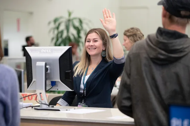 elections worker calls voters to counter with a raised hand
