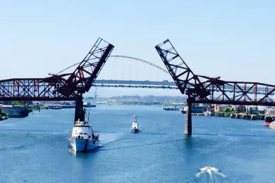 Broadway Bridge opens for 2014 Rose Fleet