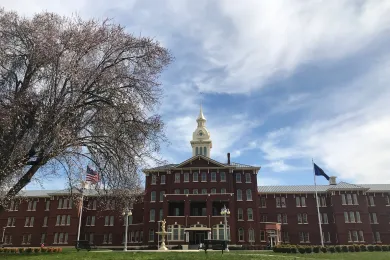 picture of the exterior of the Oregon State Hospital