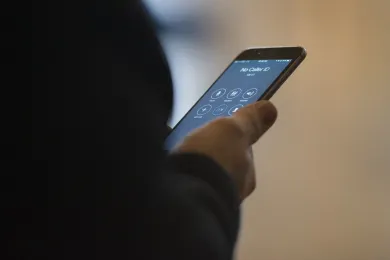 phone screen with "No Caller ID" call coming through