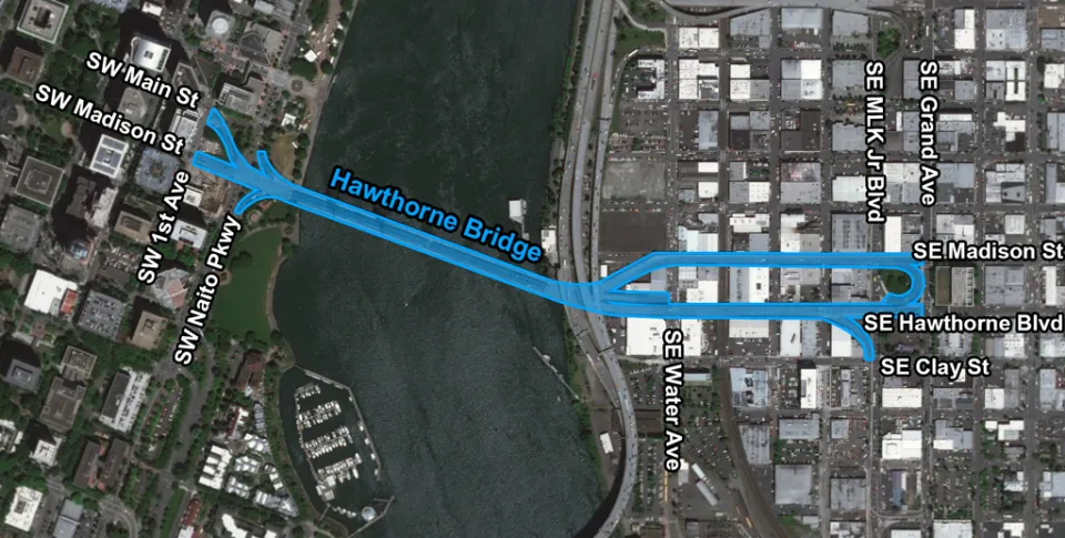 Map graphic highlighting the area within 10' of the county-maintained areas around the Hawthorne Bridge.