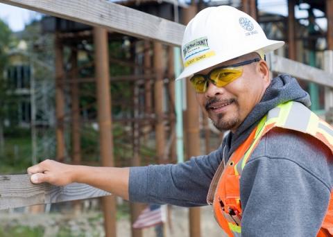 Bridge Inspector (Engineering Technician 3); photo by Kristin Beadle (www.beadledesign.com)