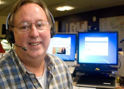 Mental Health Consultant in Crisis Line Call Center; photo by Kristin Beadle (www.beadledesign.com)