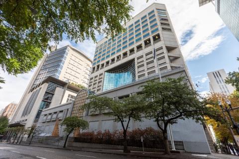 Exterior of Multnomah County Justice Center, which houses the Multnomah County Detention Center