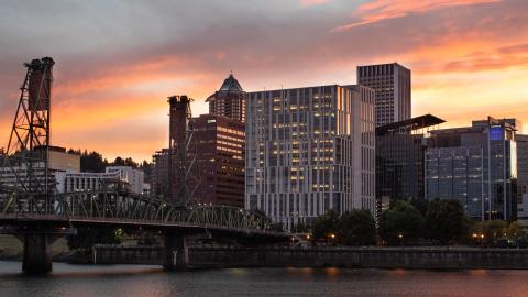 Sunset photo of Hawthorne Bridge and Multnomah County Courthouse