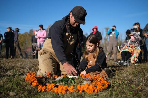 gardening with parent and child at Wapas Nah Née Shaku Unthanksgiving Garden event