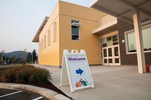 A welcome sign outside of Kellogg Middle school cooling center August 12, 2021