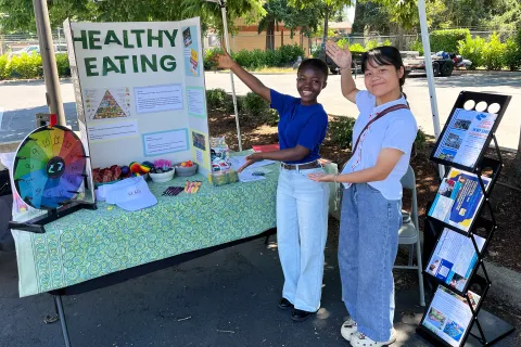 Youth advisory board members promote healthy eating at the People's Market.